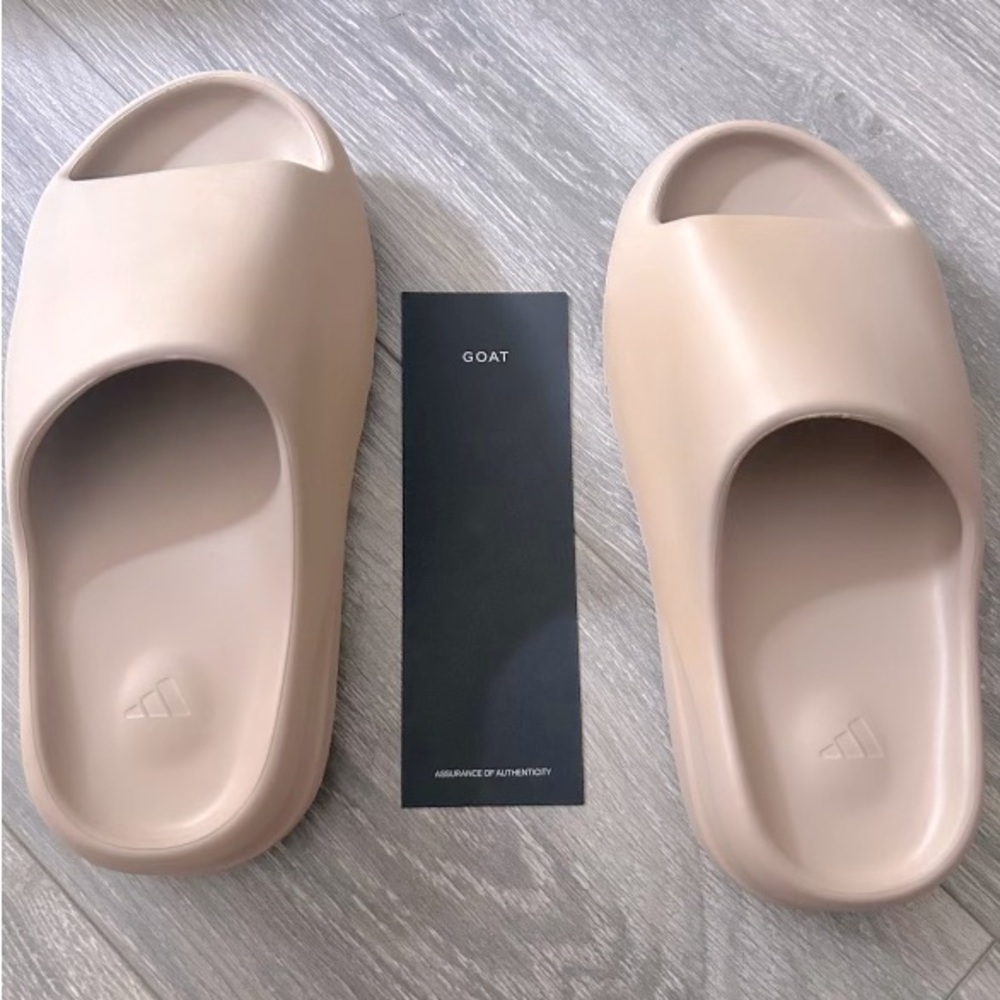 Yeezy Slides “Pure” Men’s size 6
